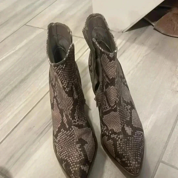 Reptile print ankle boots - Picture 2 of 4